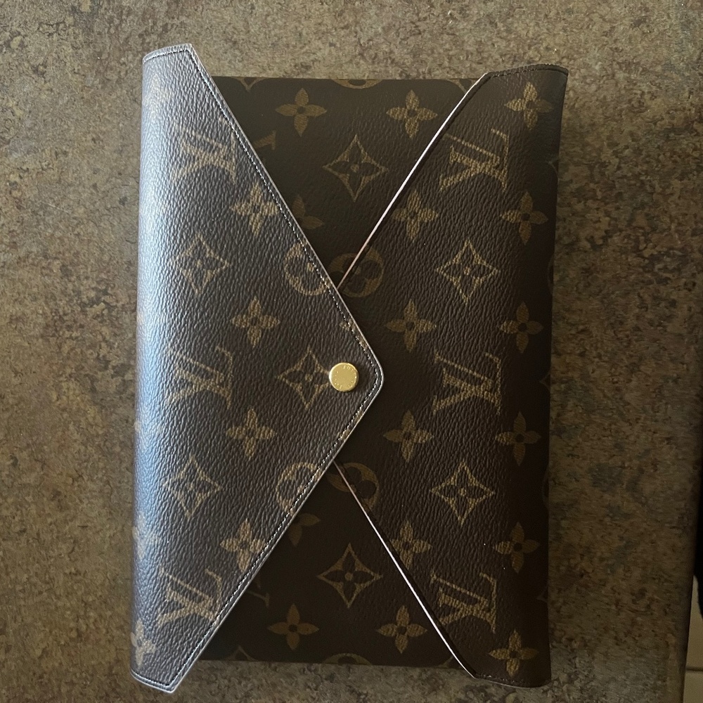Luis Vuitton Authentic Pochette
